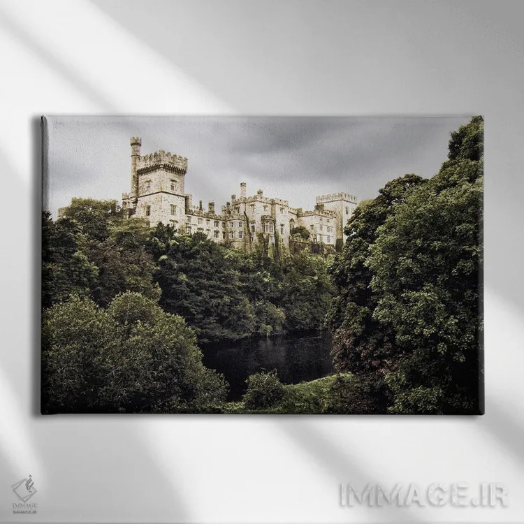 تابلو قلعهٔ لیسمور اثر بنجامین پاجت - نمای روبهرو روی دیوار