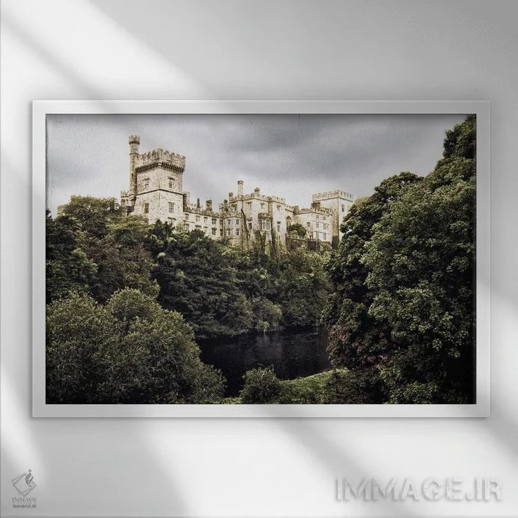 تابلو قلعهٔ لیسمور اثر بنجامین پاجت - نمای قابدار سفید