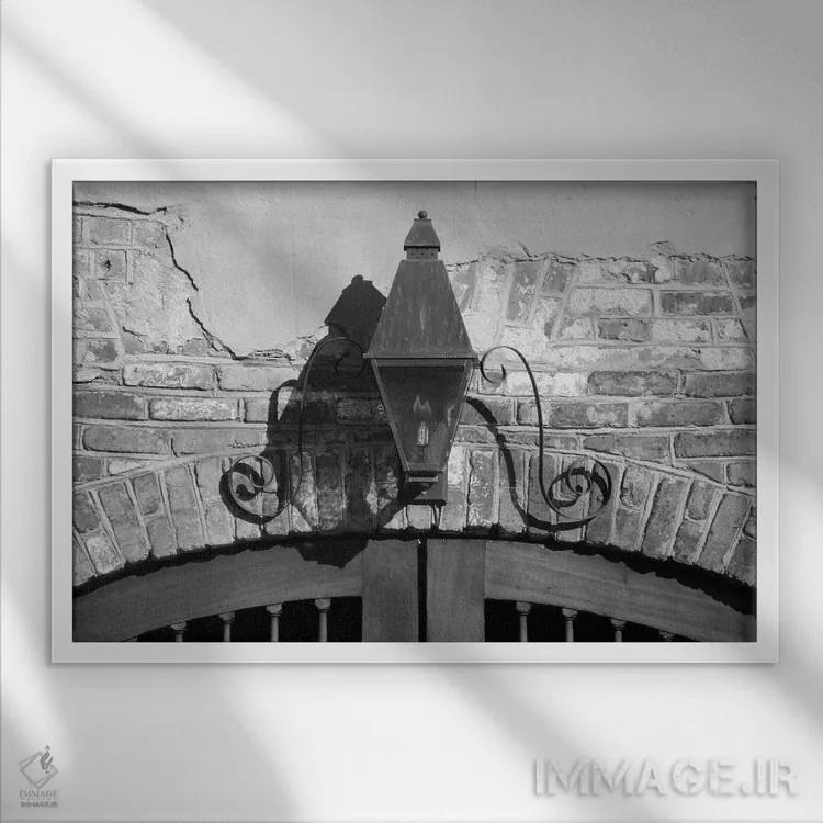 تابلو چراغ گازی خیابان کوئین اثر بنجامین پاجت - نمای قابدار سفید
