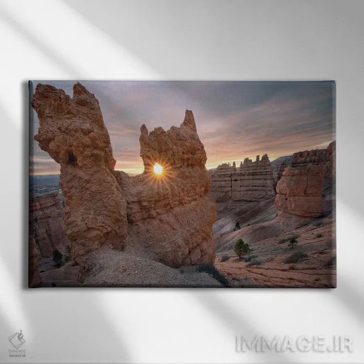 تابلو ستونهای بریس (جغرافیایی) اثر استیو برکلی - نمای روبهرو روی دیوار