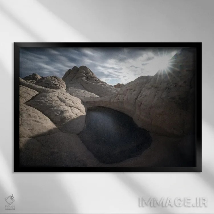 تابلو پاکت سفید اثر استیو برکلی - نمای قابدار مشکی