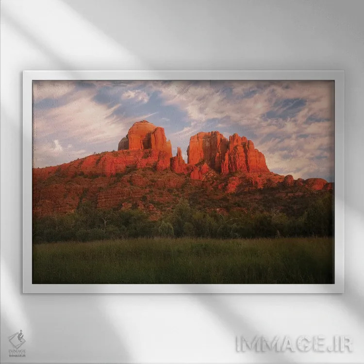 تابلو ماه هلالی II اثر استیو برکلی - نمای قابدار سفید