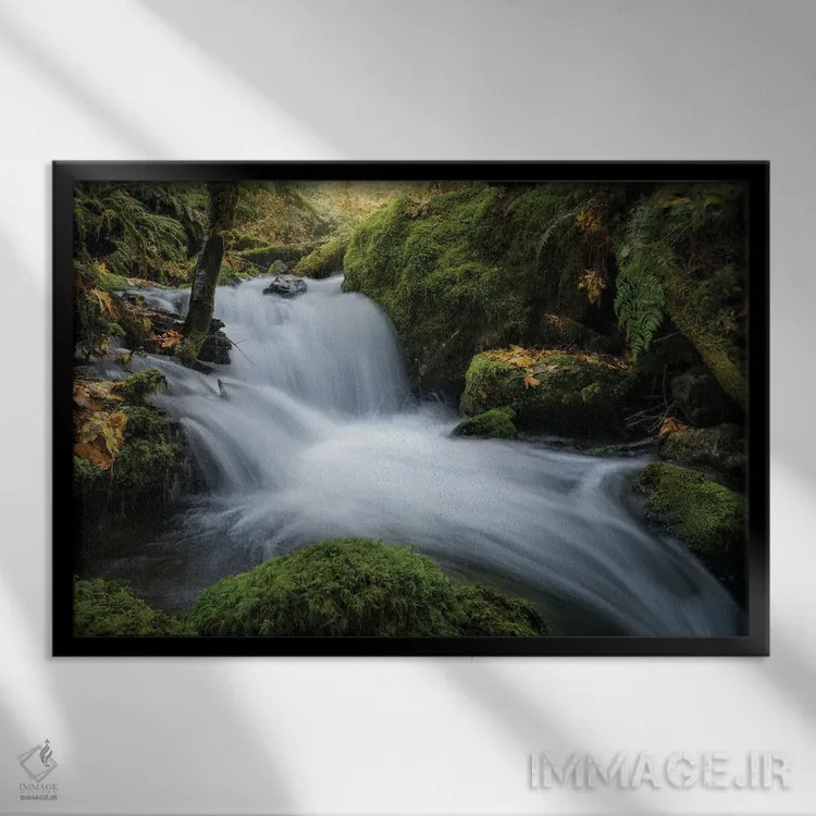 تابلو آبشار کوینالت اثر استیو برکلی - نمای قابدار مشکی