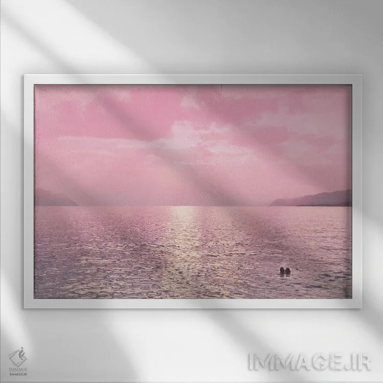 تابلو بوسه در دریاچه هنگام غروب اثر بلی - نمای قابدار سفید
