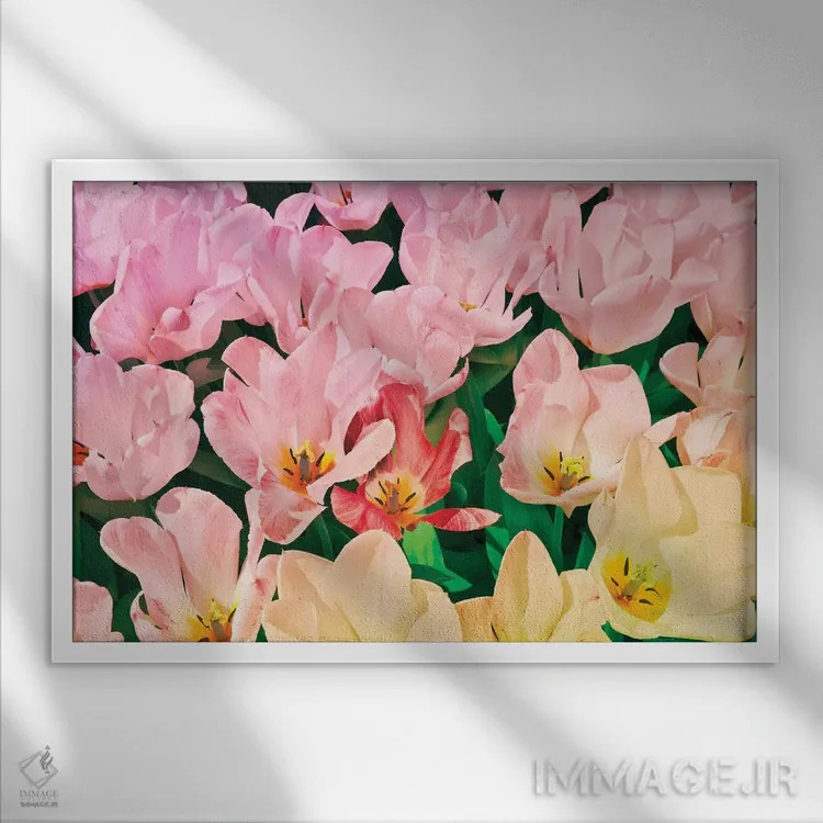 تابلو لالههای صورتی اثر بلی - نمای قابدار سفید