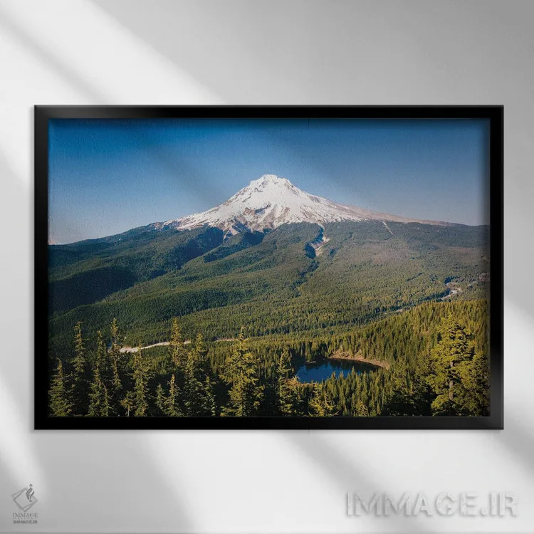 تابلو کوه هود و دریاچه آینه II اثر جان بیلوس - نمای قابدار مشکی