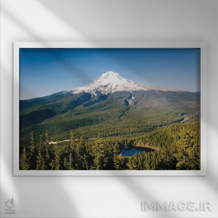 تابلو کوه هود و دریاچه آینه II اثر جان بیلوس - نمای قابدار سفید