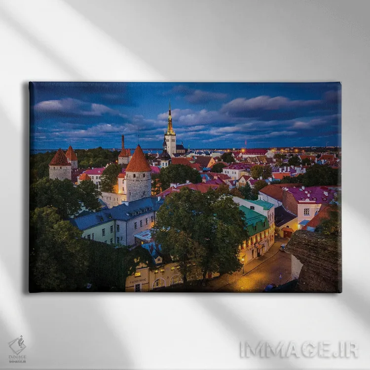 تابلو شهر قدیم در شب اثر جان بیلوس - نمای روبهرو روی دیوار