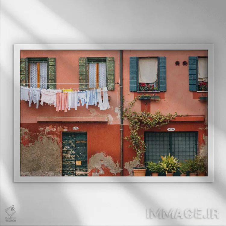 تابلو برای خشک شدن بیرون گذاشتهشده اثر جان بیلوس - نمای قابدار سفید