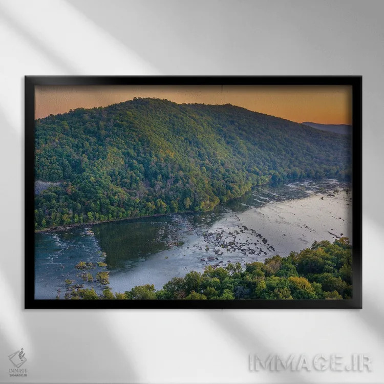 تابلو رودخانه پوتوماک شماره ۳ اثر جان بیلوس - نمای قابدار مشکی