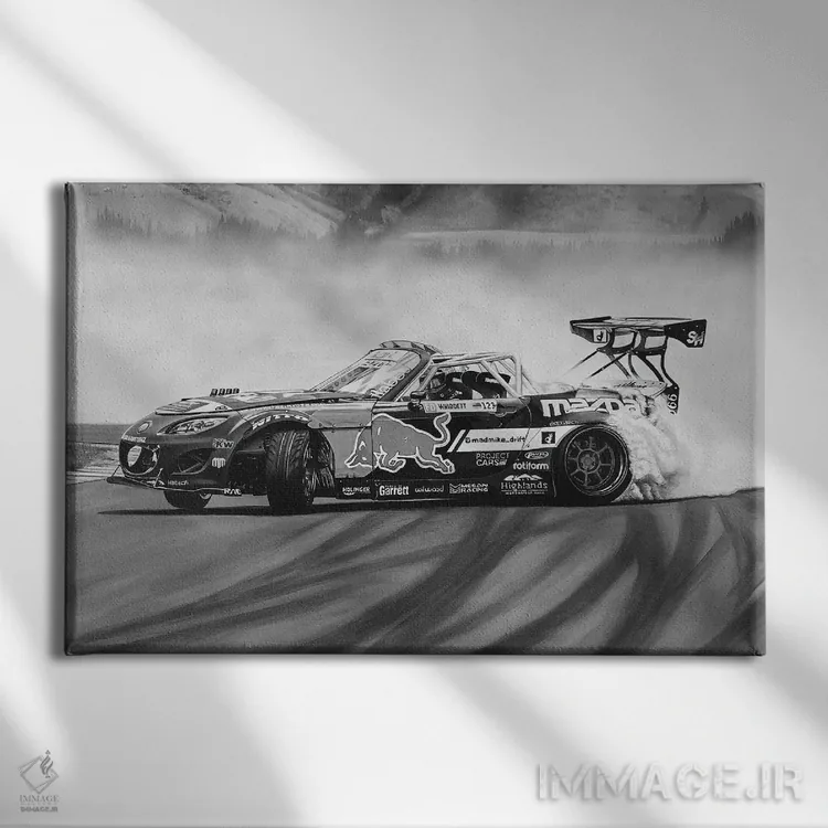 تابلو ماشین دریفت مد مایک (سیاه و سفید) اثر جی.بلو استودیو (استودیو هنری) - نمای روبهرو روی دیوار