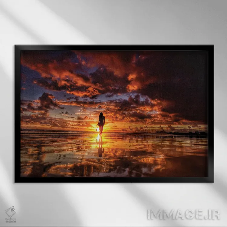 تابلو غرق در نور طلایی اثر بن مولدر - نمای قابدار مشکی