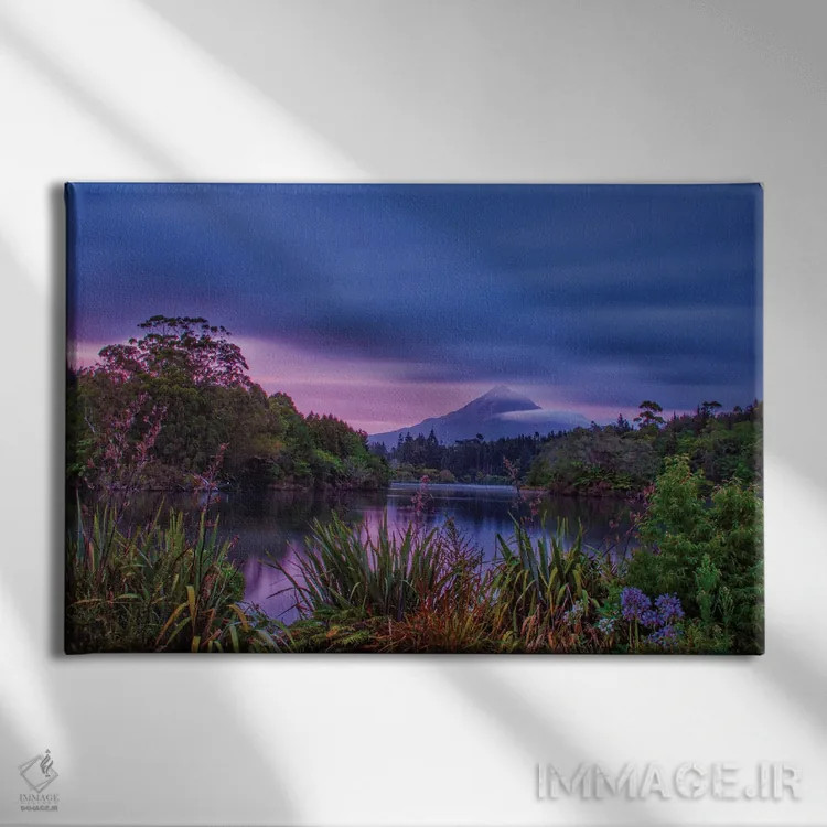 تابلو کوه تاراناگی اثر بن مولدر - نمای روبهرو روی دیوار