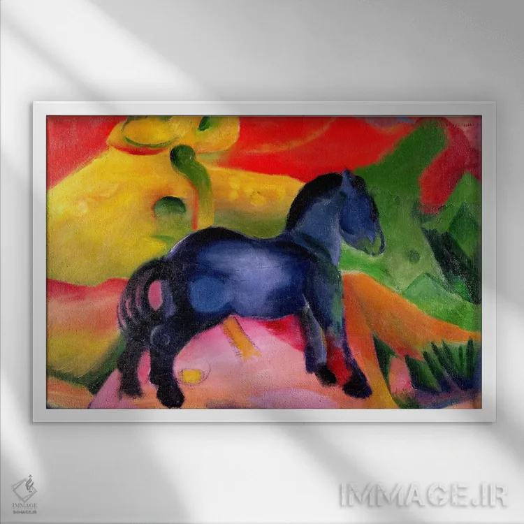 تابلو اسب آبی کوچک، ۱۹۱۲ اثر فرانتس مارک (نقاش اکسپرسیونیست آلمانی) - نمای قابدار سفید