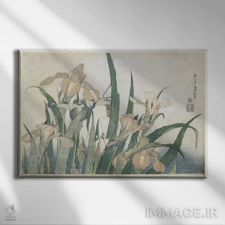 تابلو گلهای زنبق و ملخ، حدود ۱۸۳۰-۱۸۳۱ اثر کاتسوشیکا هوکوسای (نقاش و هنرمند ژاپنی) - نمای روبهرو روی دیوار