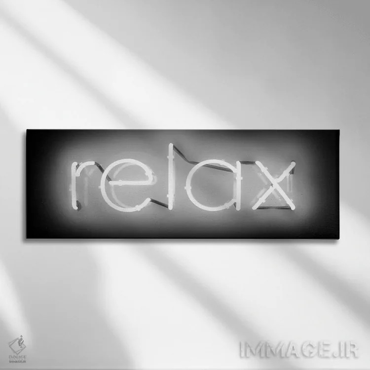 تابلو نئون سفید آرام روی مشکی اثر هیلی کار - نمای روبهرو روی دیوار