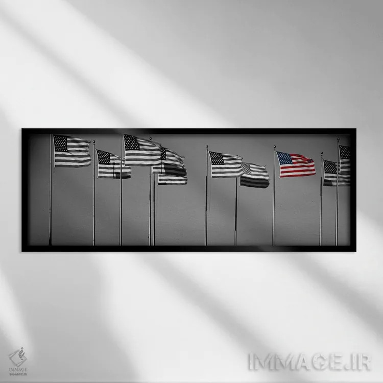 تابلو پرچمهای نیویورک با رنگ تقویتی اثر پانورامیک ایمجز (استودیو عکاسی عریض) - نمای قابدار مشکی