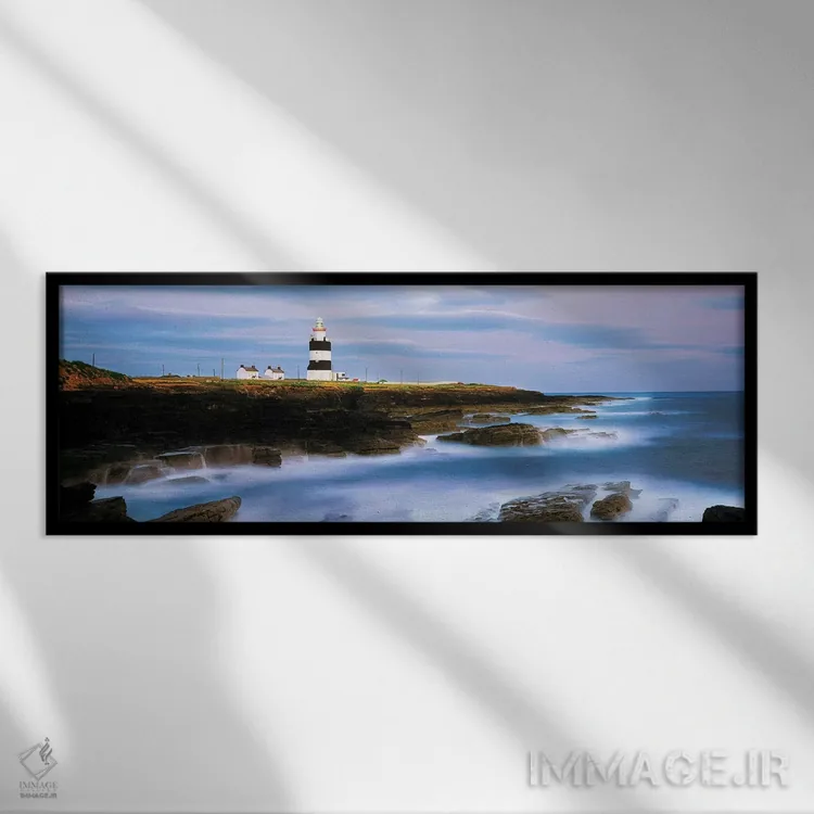 تابلو فانوس دریایی هوک هد، شهرستان وکسفورد، ایرلند؛ فانوس دریایی در اقیانوس اطلس اثر ایریش ایمیج کالکشن (مجموعه عکاسی ایرلندی) - نمای قابدار مشکی