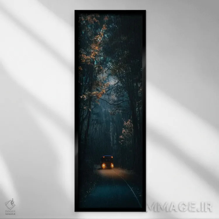 تابلو اتوبوس شبانه در جاده جنگلی اثر ایوجنیا بیدیوک - نمای قابدار مشکی