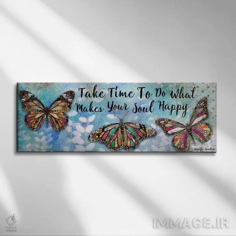 تابلو زمان بگذار برای سهگانه پروانه اثر جنیفر لمباین - نمای روبهرو روی دیوار