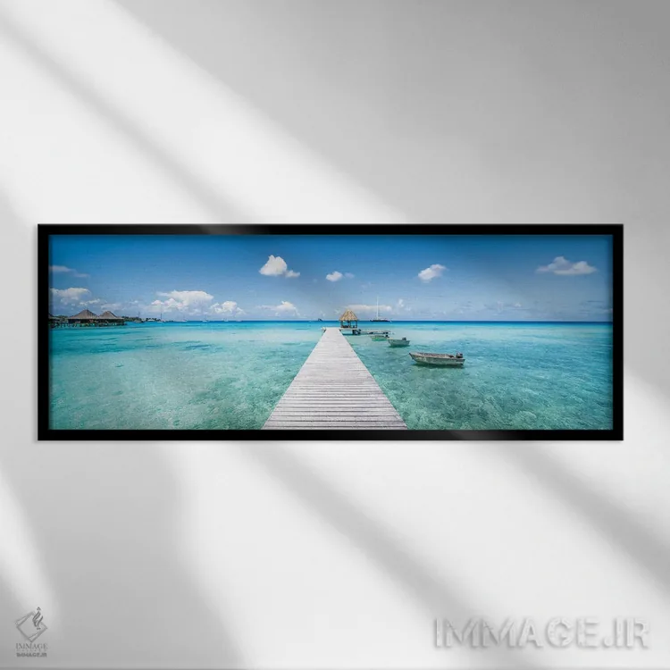 تابلو اسکله چوبی روی تالاب در پلینزی فرانسه اثر یان بکه - نمای قابدار مشکی