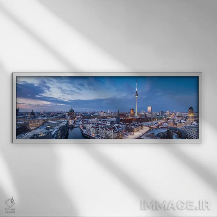 تابلو نمای پانورامای افق برلین در زمستان با برج تلویزیون برلین اثر یان بکه - نمای قابدار سفید
