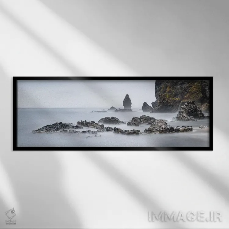 تابلو ساحل صخرهای هوکایدو در شمال ژاپن اثر یان بکه - نمای قابدار مشکی