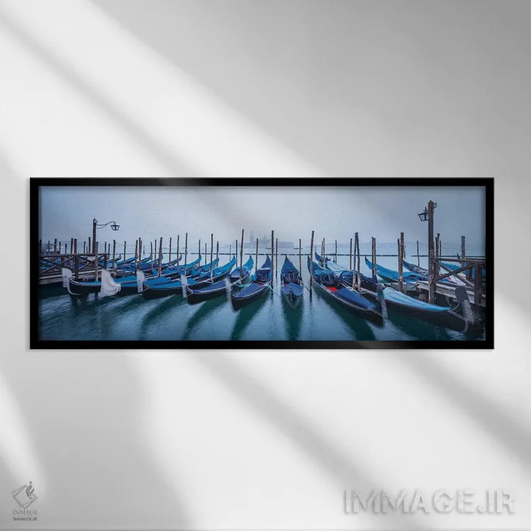 تابلو Venice, Italy,نمای پانوراما از جزیرهٔ سان جورجیو ماجیوره در زمستان با گوندولاها در پیشزمینه، ونیز، ایتالیا اثر یان بکه - نمای قابدار مشکی