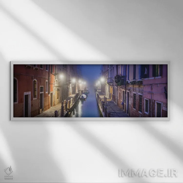 تابلو Italy,صبح زمستانی مهآلود در کانال کوچک ونیز، ایتالیا اثر یان بکه - نمای قابدار سفید
