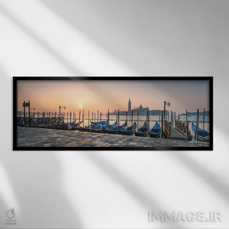 تابلو Venice, Italy,نمای پانوراما از سان جورجیو ماجیوره به همراه گوندولاها در هنگام طلوع خورشید، ونیز، ایتالیا اثر یان بکه - نمای قابدار مشکی