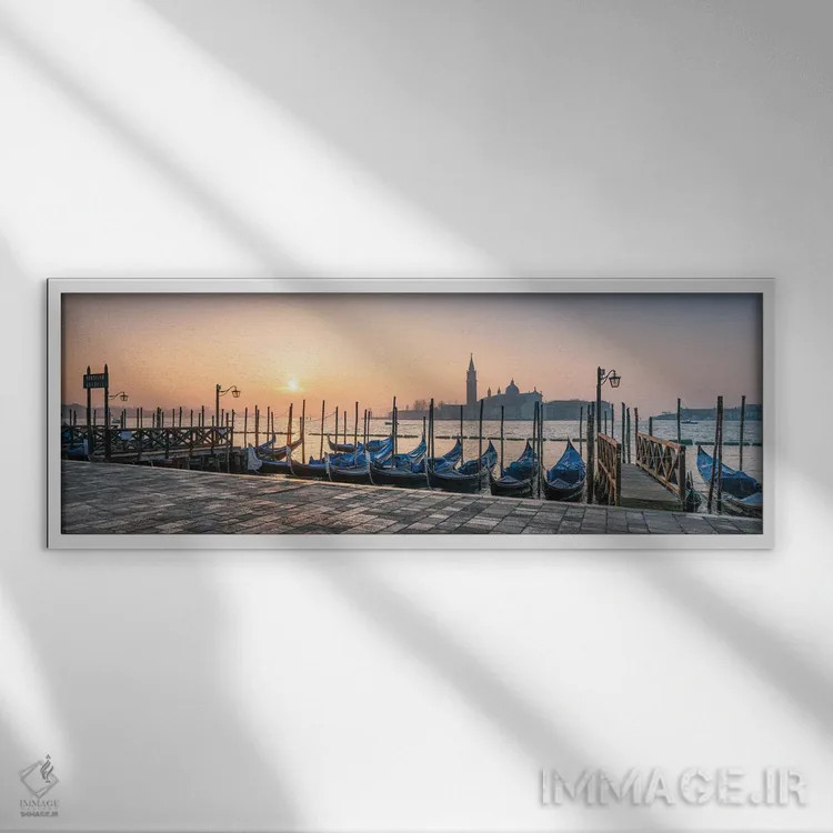 تابلو Venice, Italy,نمای پانوراما از سان جورجیو ماجیوره به همراه گوندولاها در هنگام طلوع خورشید، ونیز، ایتالیا اثر یان بکه - نمای قابدار سفید
