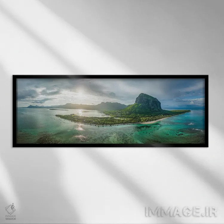 تابلو پانورامای هوایی از جزیره موریس در هنگام طلوع خورشید اثر یان بکه - نمای قابدار مشکی