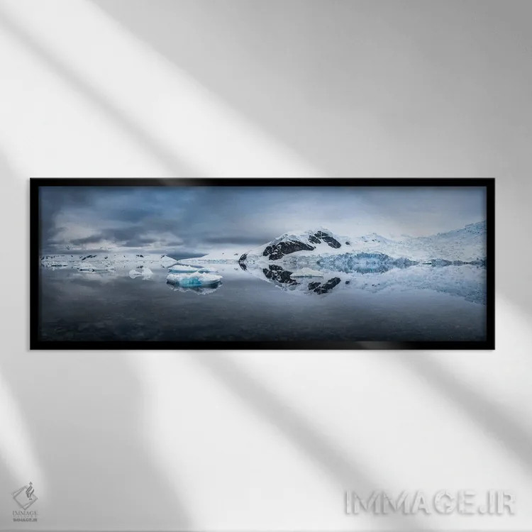 تابلو Antarctic Peninsula, Antarctica,پانورامای چشمانداز یخی، شبهجزیره جنوبگان، جنوبگان (قطب جنوب) اثر یان بکه - نمای قابدار مشکی