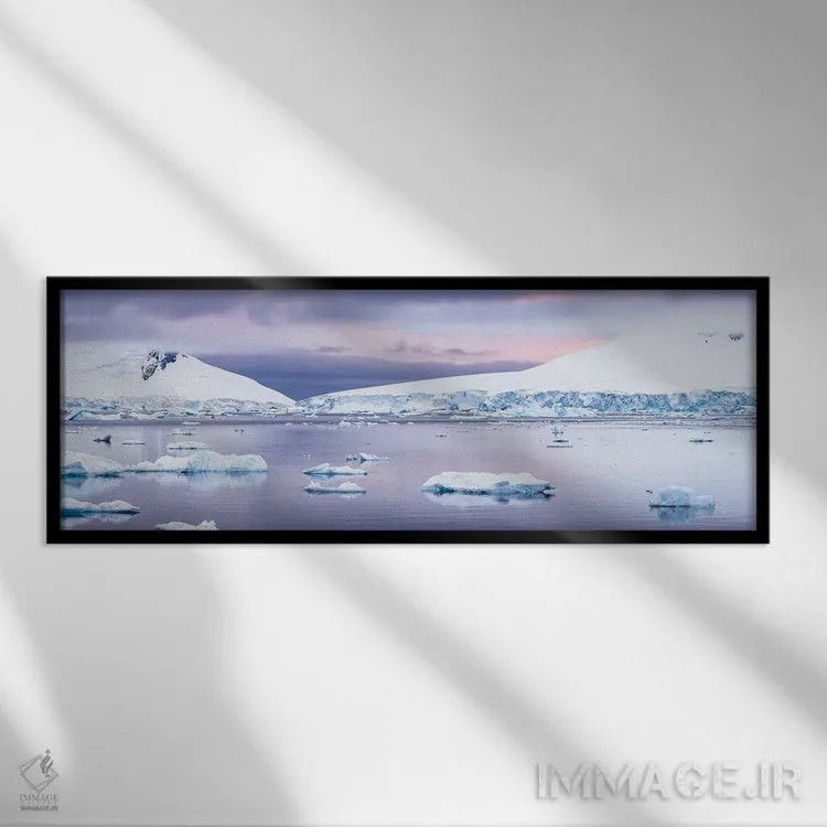 تابلو Antarctic Peninsula, Antarctica,چشمانداز جنوبگان با کوههای پوشیده از یخ در سپیدهدم، شبهجزیره جنوبگان، جنوبگان اثر یان بکه - نمای قابدار مشکی