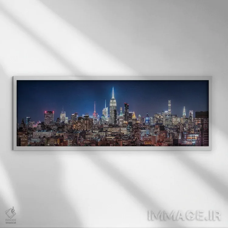 تابلو نمای پانورامی خط آسمان میدنتهن منهتن با ساختمان امپایر استیت در شب اثر یان بکه - نمای قابدار سفید