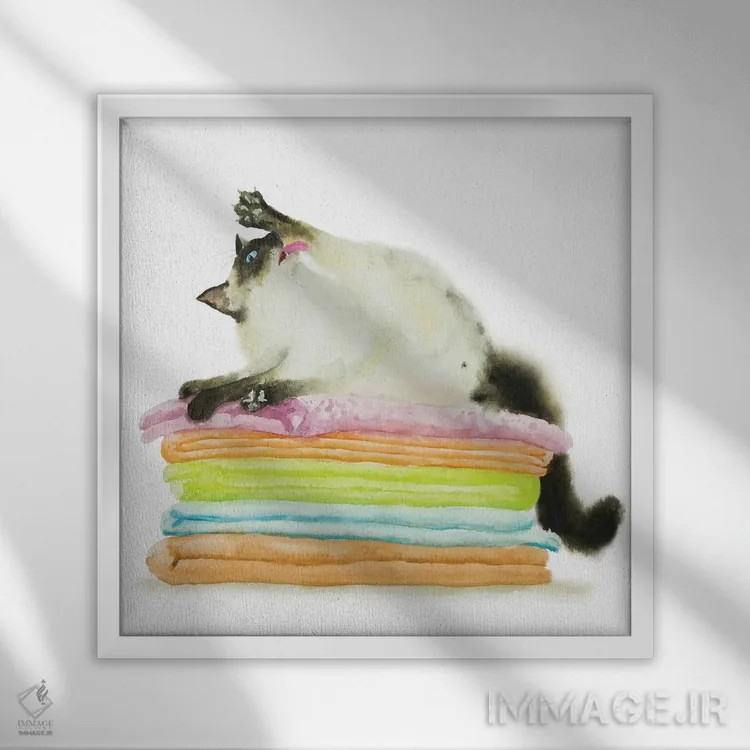 تابلو گربهٔ سیامی رگدال روی حولهها اثر آلکسی دیمیتریویچ شمیروف - نمای قابدار سفید