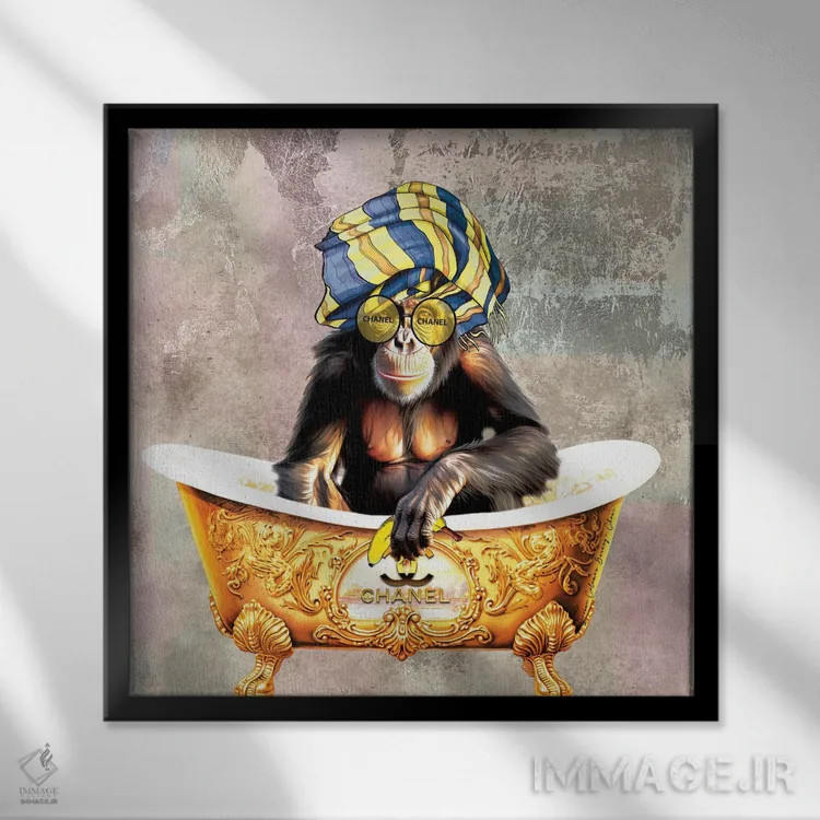 تابلو میمون شنل در وان (برند مد) اثر هنرِ چونی - نمای قابدار مشکی