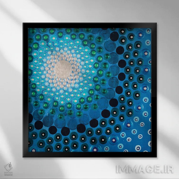 تابلو آبی پرطراوت اثر امی داینر - نمای قابدار مشکی