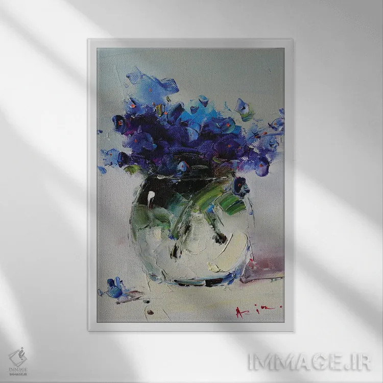 تابلو دستهگل آبی در لیوان اثر عزیز سلیماناف - نمای قابدار سفید