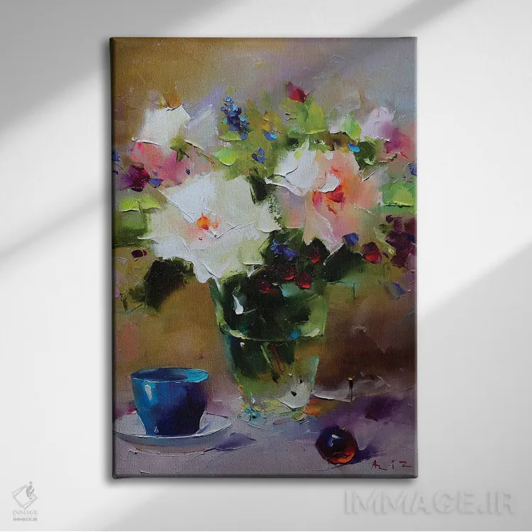 تابلو رزهای سفید و فنجان آبی اثر عزیز سلیماناف - نمای روبهرو روی دیوار