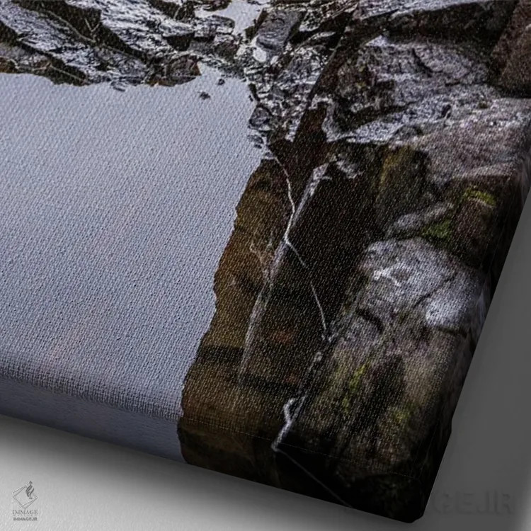 تابلو ماجراجویی فراتر از صخرهها اثر برایان بیلکه - نمای نزدیک بافت بوم