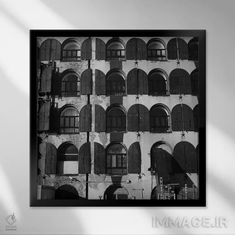 تابلو پنجرهها اثر خوزه بتانکورت - نمای قابدار مشکی