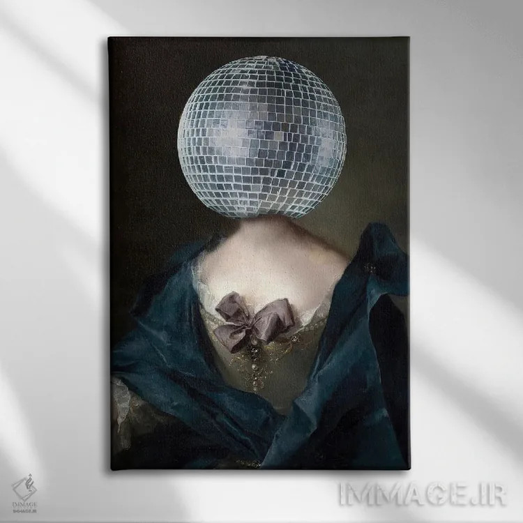 تابلو کلاژ گوی دیسکو اثر بونا فیدسا - نمای روبهرو روی دیوار