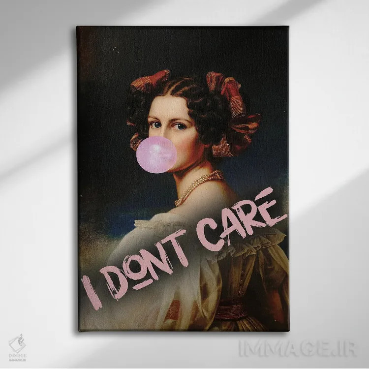 تابلو پرترهٔ آدامس بادکنکی همراه با نقلقول اثر بونا فیدسا - نمای روبهرو روی دیوار