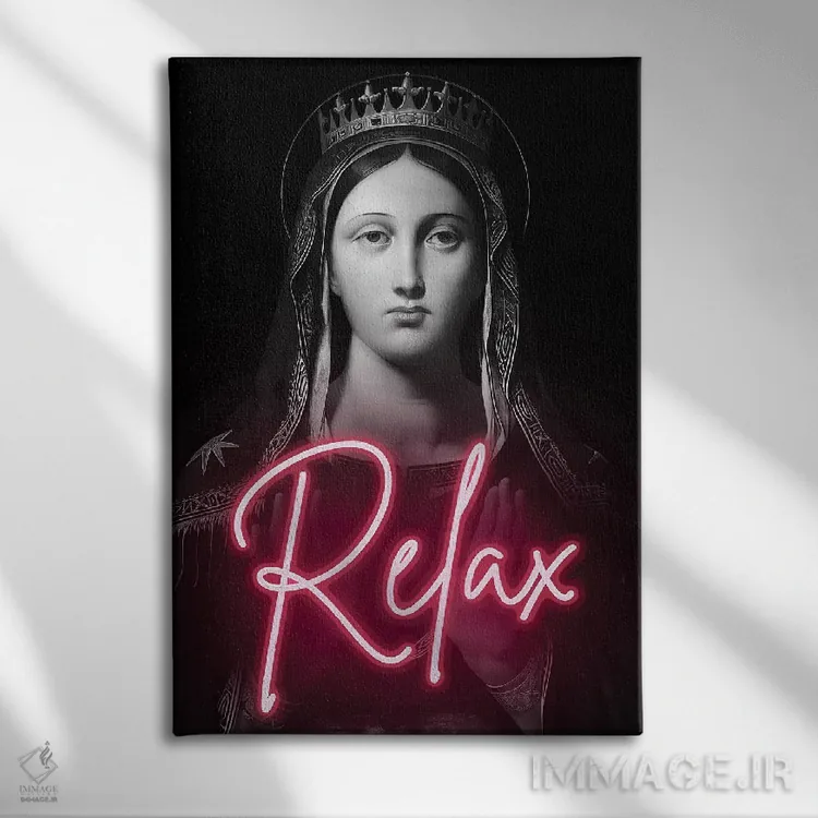 تابلو پرترهٔ دارک آکادمیا با نقلقول نئونی اثر بونا فیدسا - نمای روبهرو روی دیوار