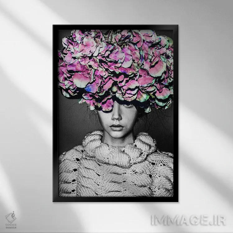 تابلو زن با سر گلدار اثر بونا فیدسا - نمای قابدار مشکی