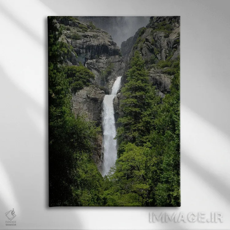 تابلو منظرهٔ آبشار پایین یوسیمیتی اثر بنجامین پاجت - نمای روبهرو روی دیوار