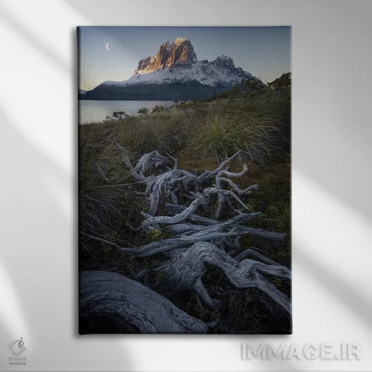 تابلو طلوع ماه در آبدرههای پاتاگونیا III اثر استیو برکلی - نمای روبهرو روی دیوار