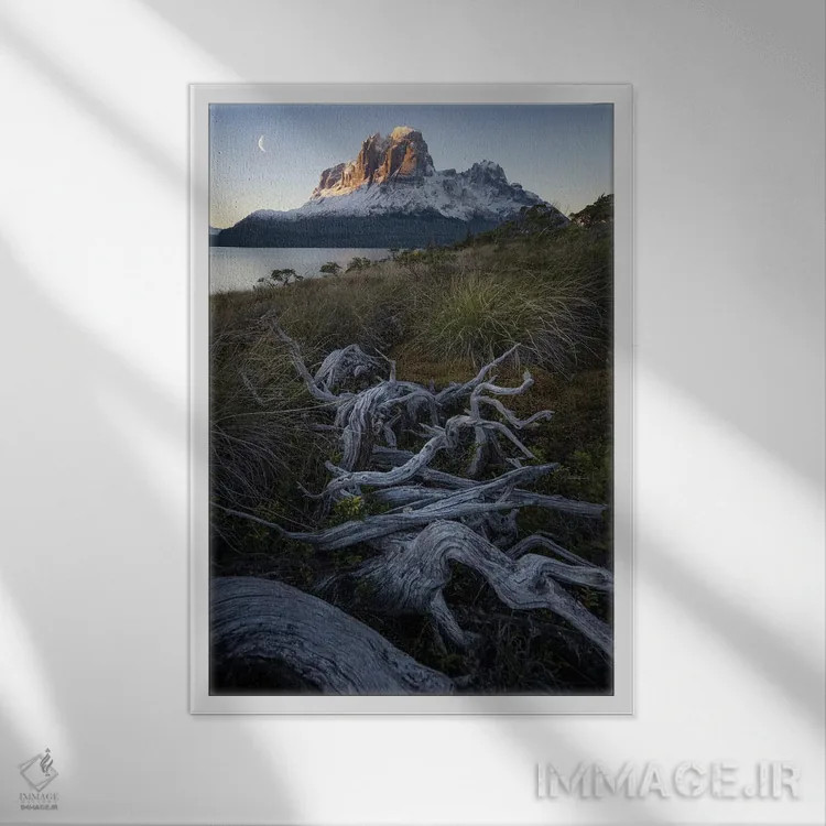 تابلو طلوع ماه در آبدرههای پاتاگونیا III اثر استیو برکلی - نمای قابدار سفید