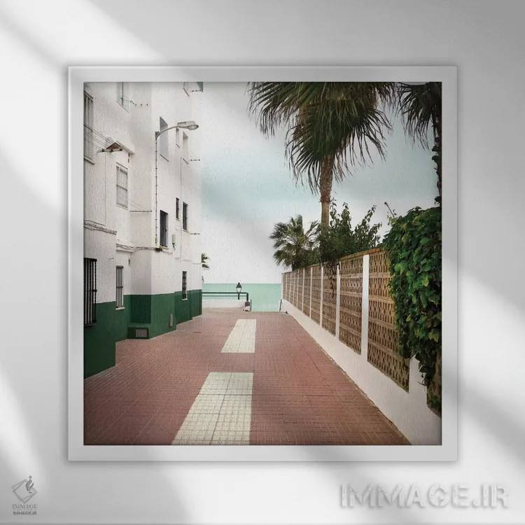 تابلو جاده به ساحل اثر بلی - نمای قابدار سفید